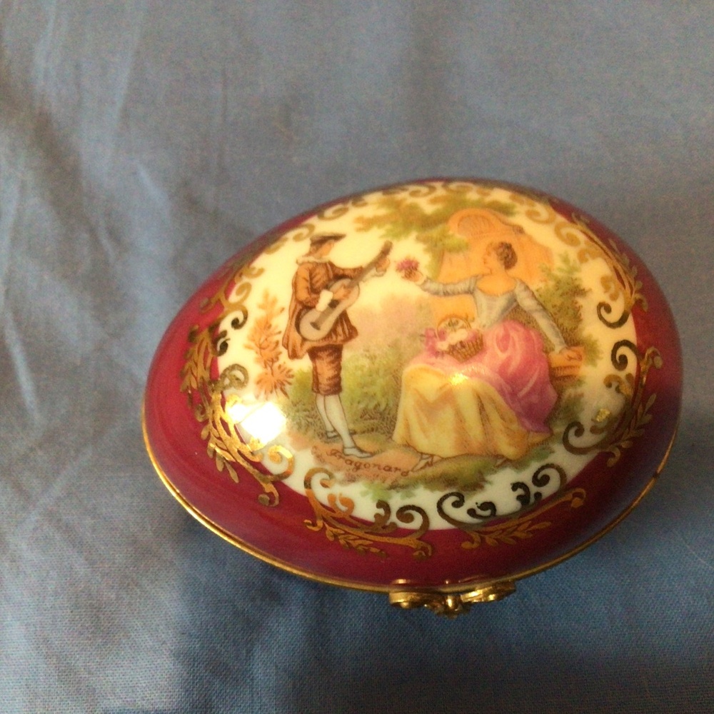 Vintage Limoges Egg Porcelain Hinged Trinket Box Romantic Scene Lovely!